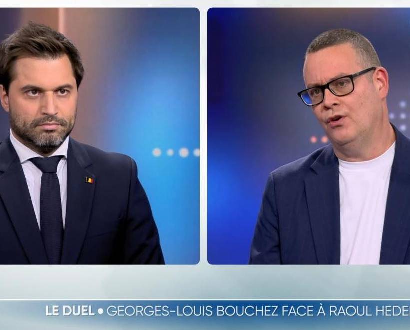 Beeld van tv-uitzending van een split screen met links Bouchez en rechts Raoul