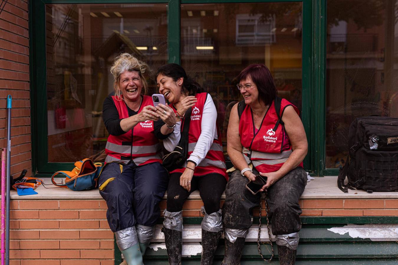 Photo des SolidariTeams en action à Valence pour aider dans les zones sinistrées par les inondations.