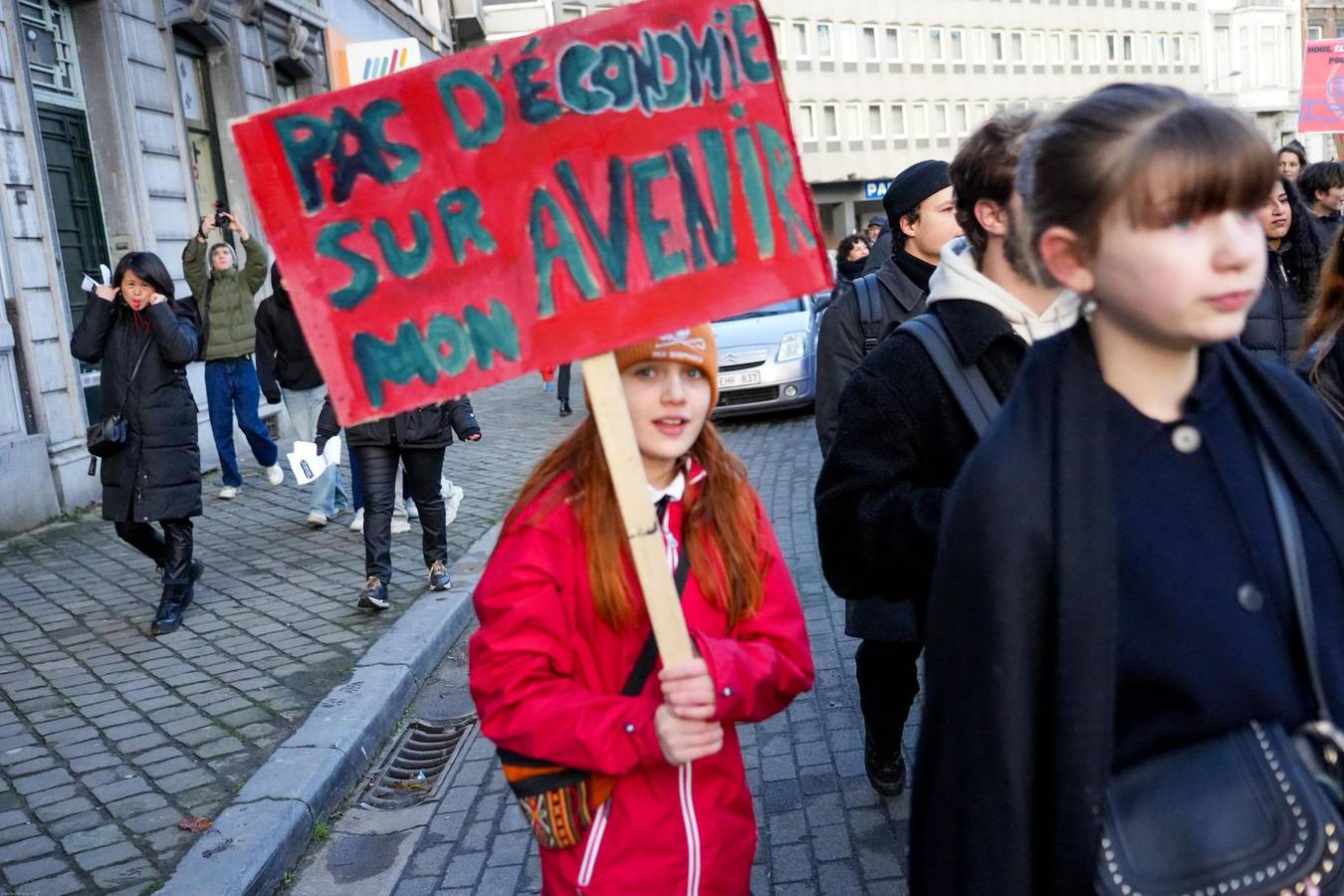 À Liège et à Namur, des élèves, des profs et des parents sont venus en nombre pour dénoncer les mesures du MR et des Engagés