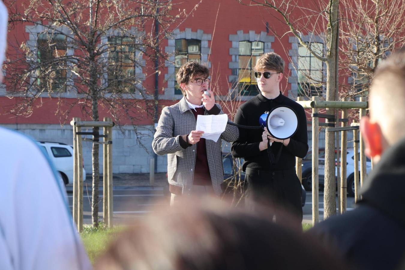 À Liège et à Namur, des élèves, des profs et des parents sont venus en nombre pour dénoncer les mesures du MR et des Engagés