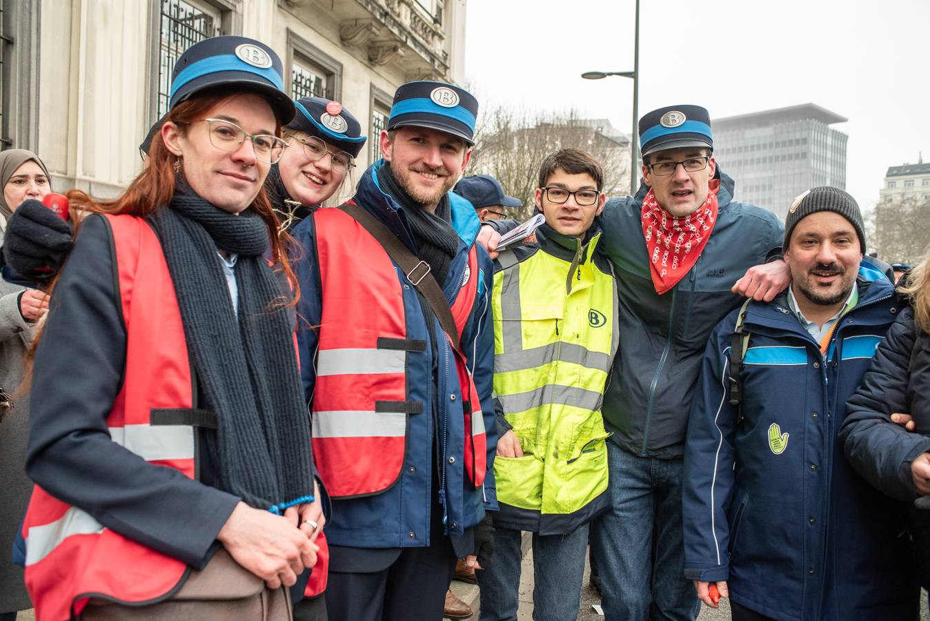 vakbondsbetoging 13 februari: werknemers van het spoor poseren