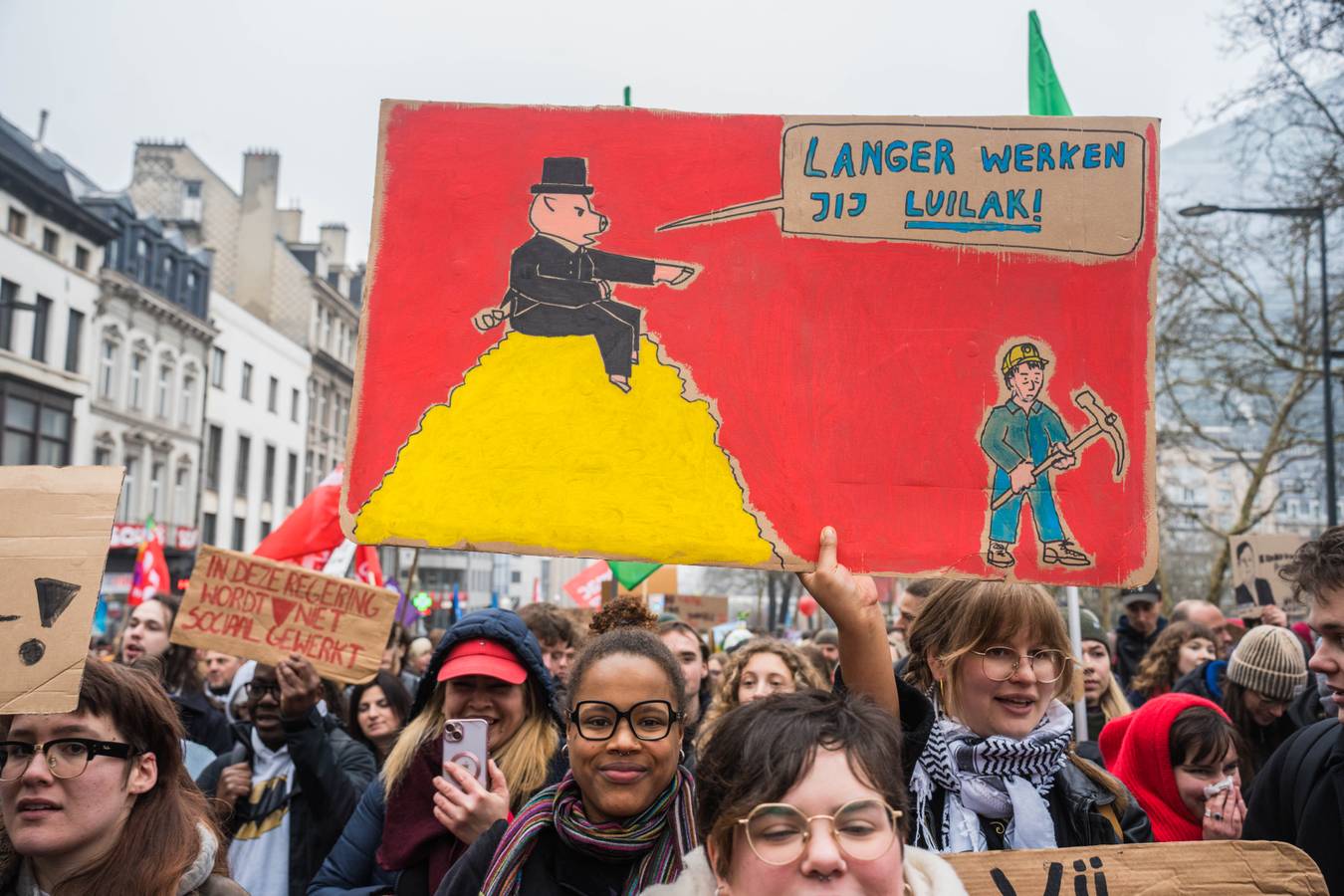 vakbondsbetoging 13 februari: leuk bord met de boodschap: "werken gij luilak"