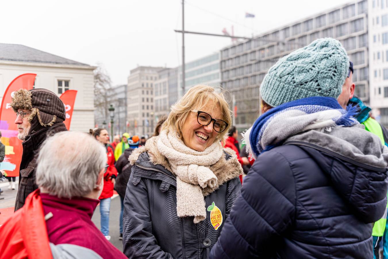 vakbondsbetoging 13 februari: Sofie Merckx in gesprek met een betoogster