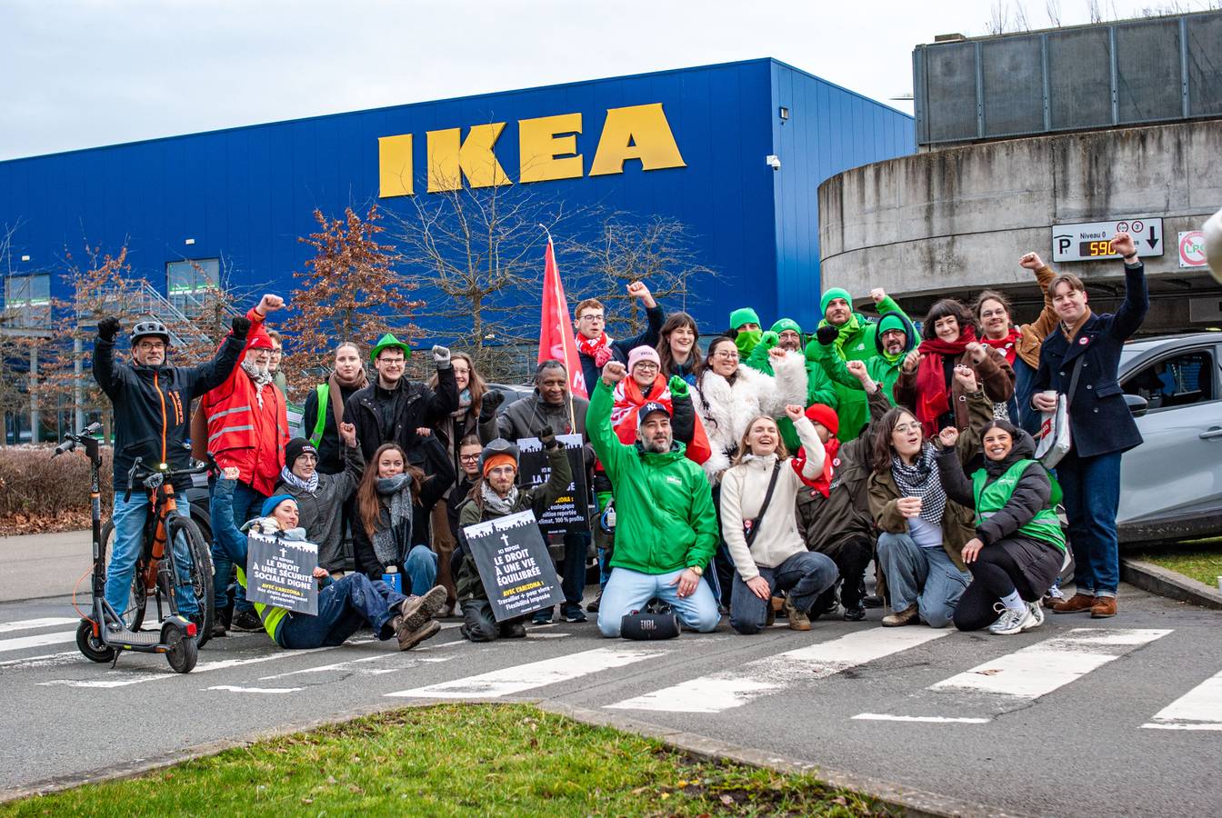 Groep jongeren en syndicalisten tijdens de provinciale actiedag van 5 februari voor de IKEA van Bergen
