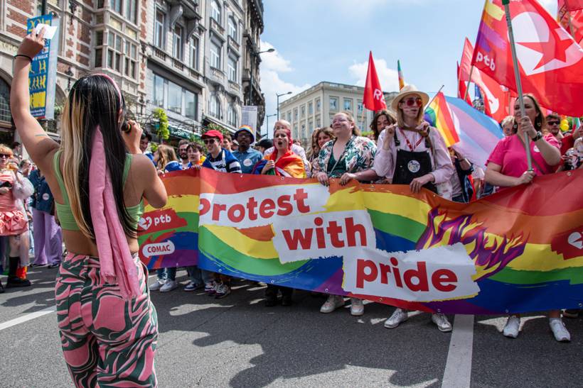 Jongeren van de PVDA op de Pride