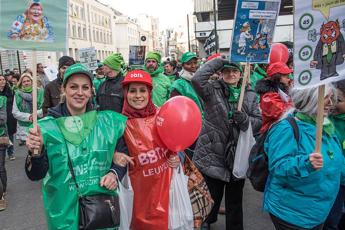 Actievoerders van vakbonden tijdens een betoging voor de zorg