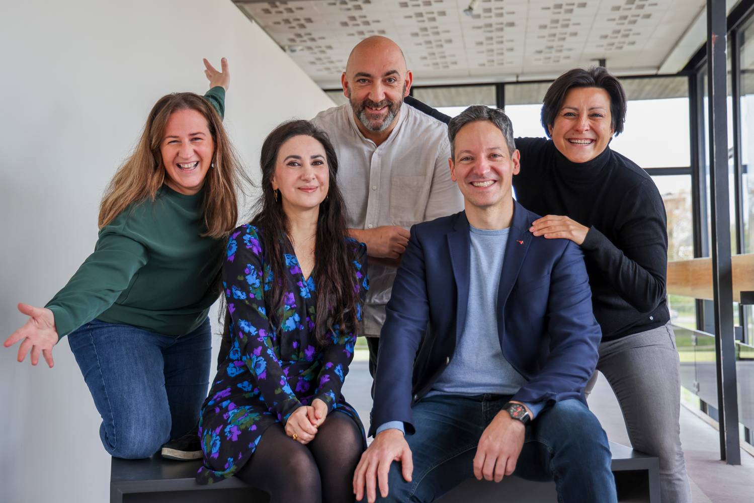 Mieke Paelinck, Ayse Yigit, Gaby Colebunders, Kim De Witte en Kübra Sertkaya.